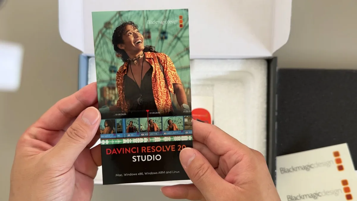 同梱のDaVinci Resolve 20 Studioライセンスカード